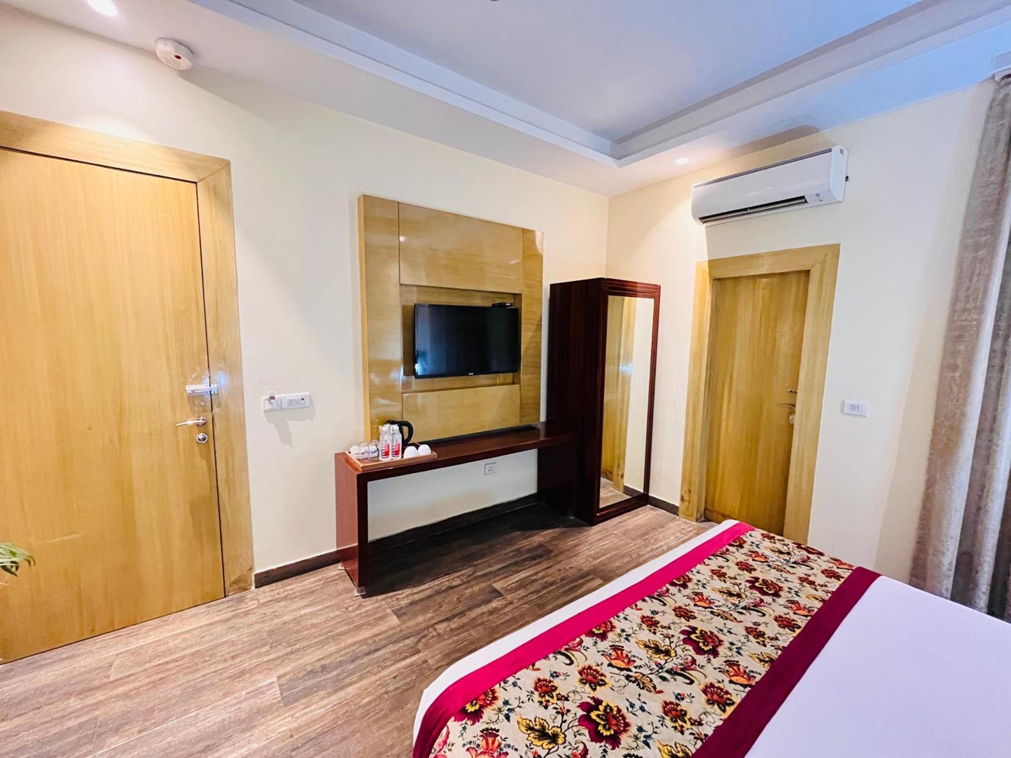 Hotel Banz Near Indira Gandhi Airport Delhi Nova Deli Exterior foto